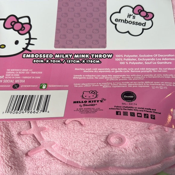 Hello Kitty Embossed Milky Mink Throw Blanket - Picture 3 of 3